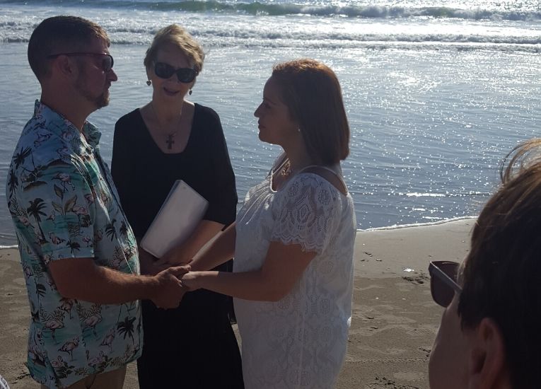 Kendra-Ron-Barbara-Mulford-OBX-Officiant